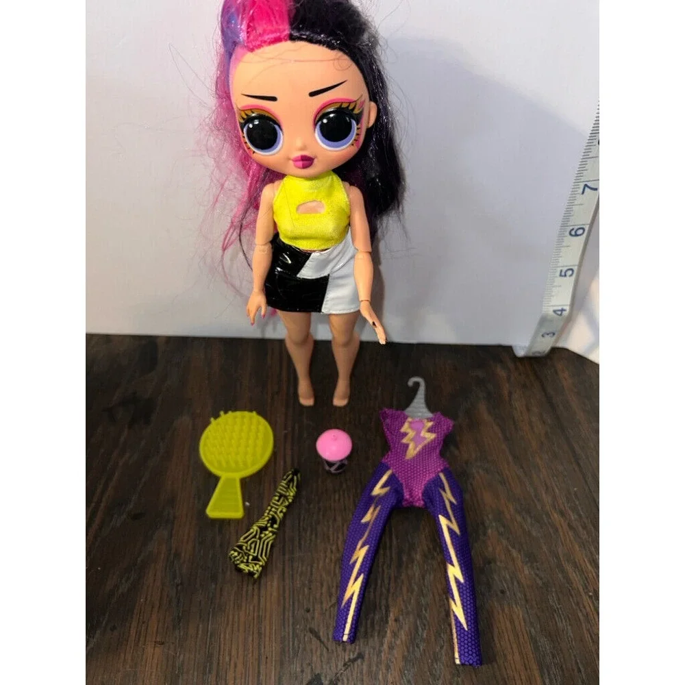 LOL Surprise OMG Movie Magic Miss Direct Fashion Pink Black‎ Hair w/Accessories